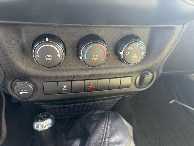 Used 2018 Jeep Wrangler Sport w/ Connectivity Group AWD/4WD image 16