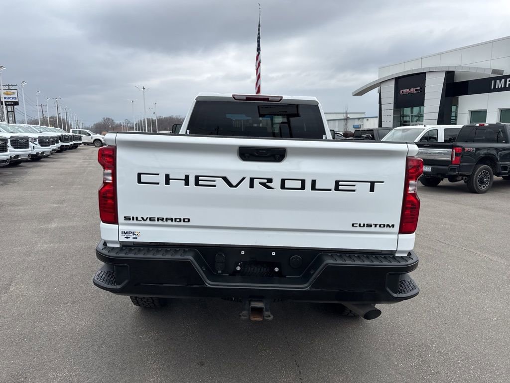 Used 2022 Chevrolet Silverado 2500 Custom w/ Custom Value Package image 4