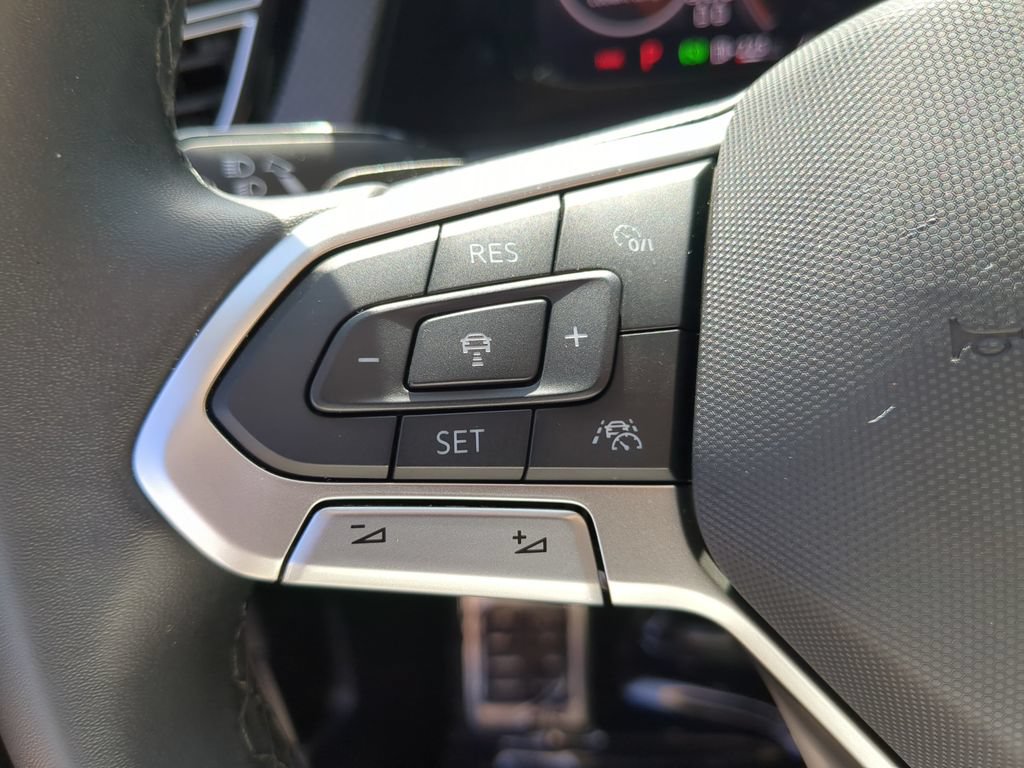 Certified 2024 Volkswagen Atlas Peak Edition SE AWD/4WD image 30