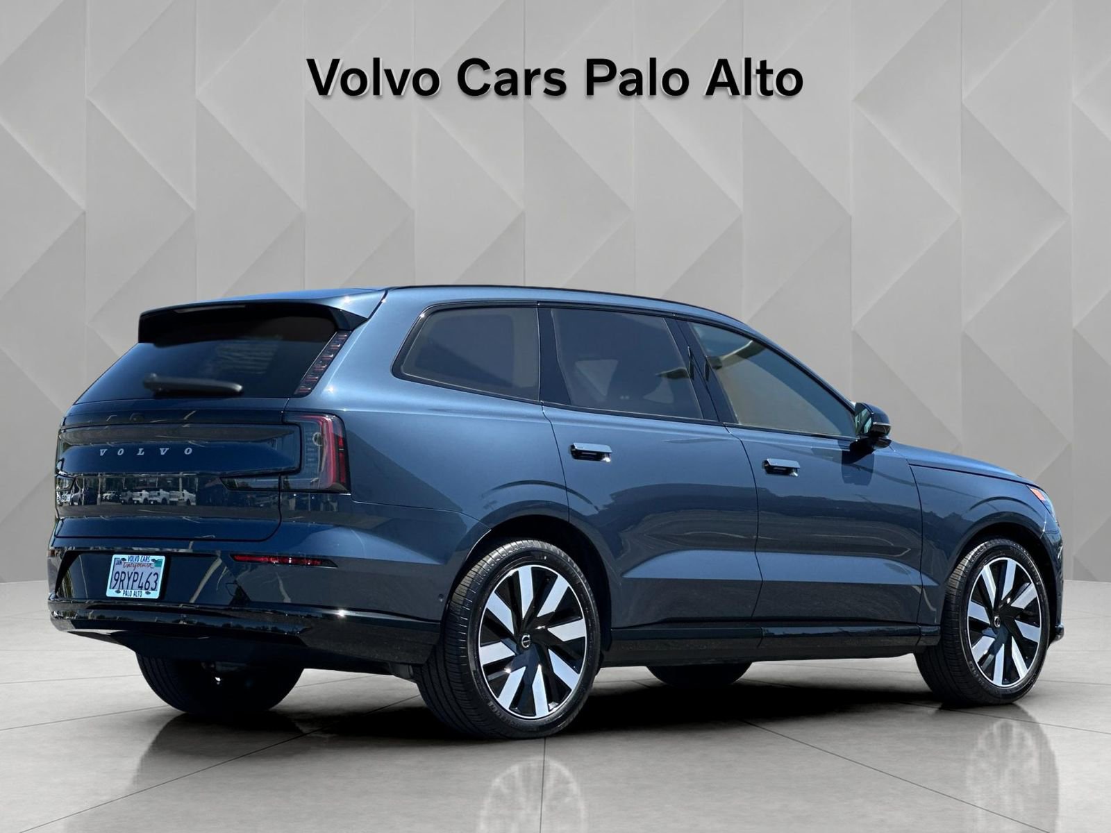 Used 2025 Volvo EX90 Ultra AWD/4WD image 3