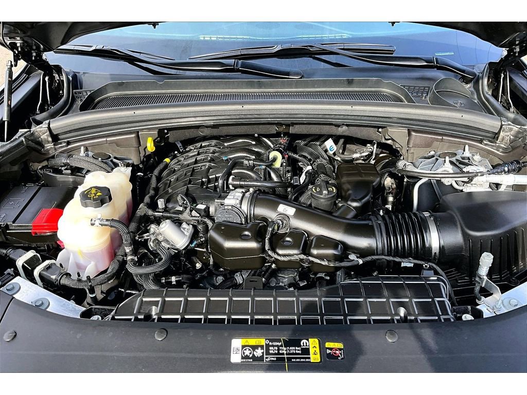 Certified 2025 Jeep Grand Cherokee Altitude image 11