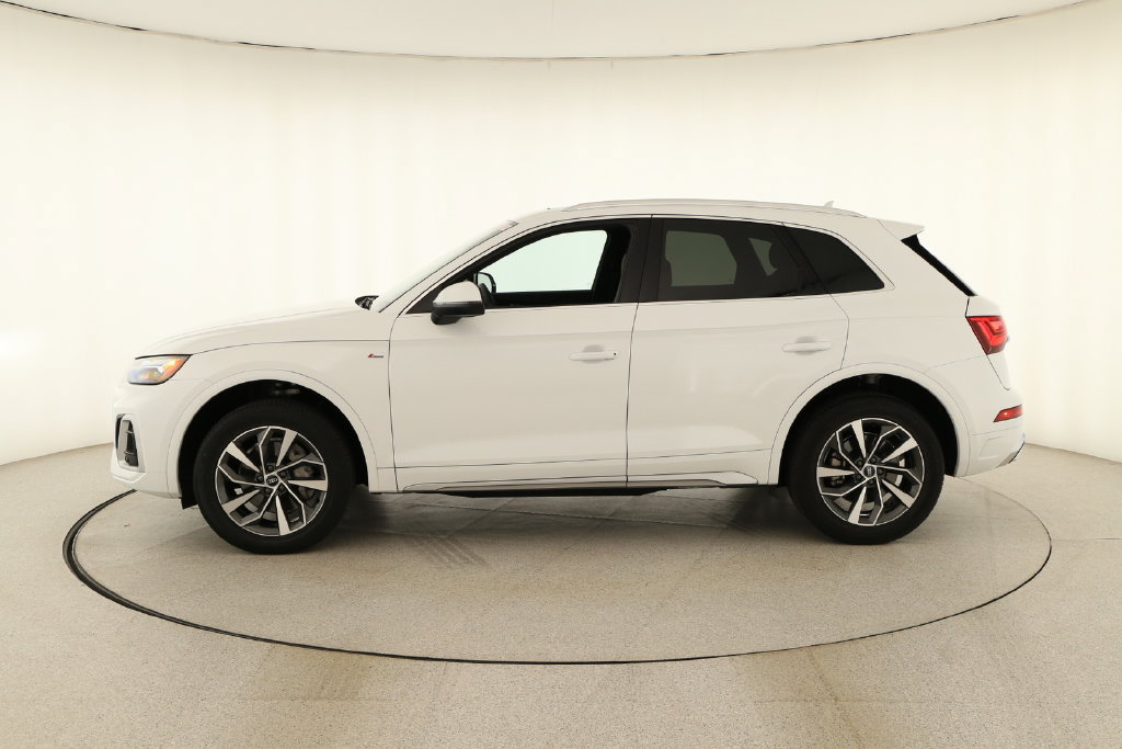 Certified 2024 Audi Q5 2.0T Premium w/ Convenience Package AWD/4WD image 2