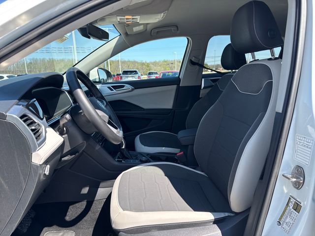 Used 2025 Volkswagen Taos SE image 13