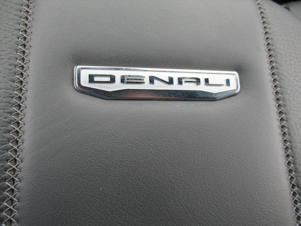 Used 2025 GMC Yukon XL Denali image 25