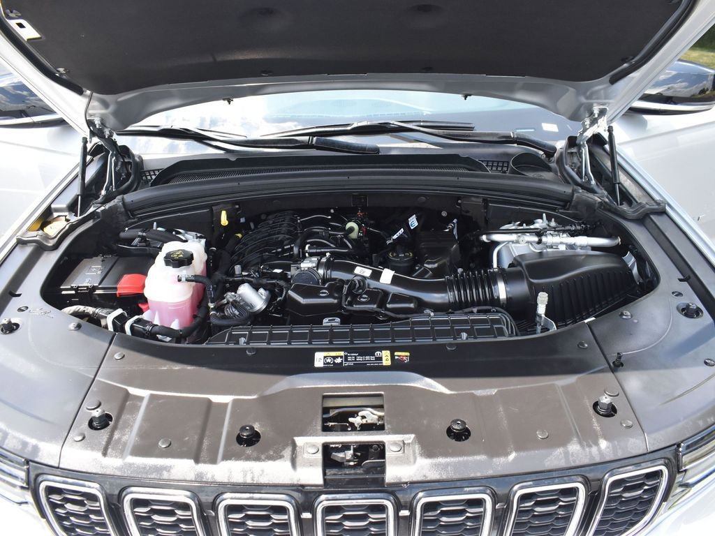 Used 2023 Jeep Grand Cherokee L Limited w/ Trailer Tow Group (B) image 33