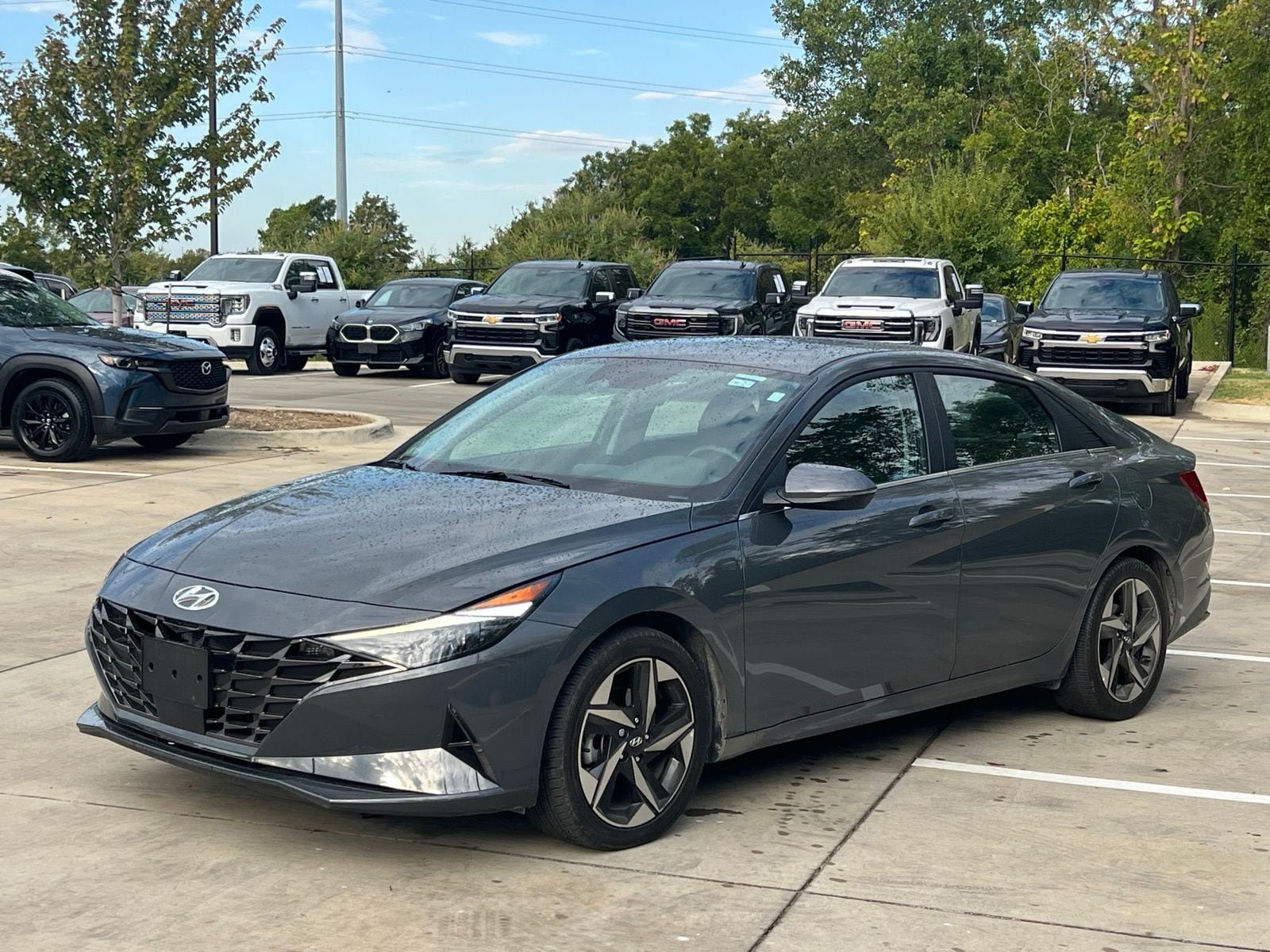 Used 2023 Hyundai Elantra Limited w/ Preferred Accessory Package FWD image 5