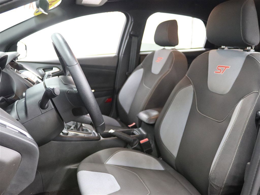 Used 2018 Ford Focus ST image 9