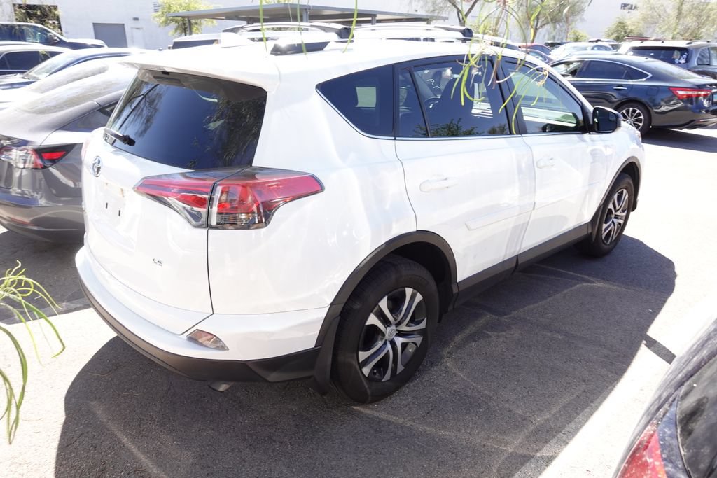 Used 2016 Toyota RAV4 LE FWD image 3