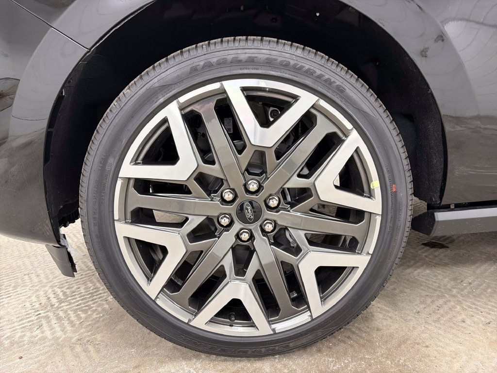 New 2026 Ford Expedition Platinum w/ Platinum Ultimate Package AWD/4WD image 13