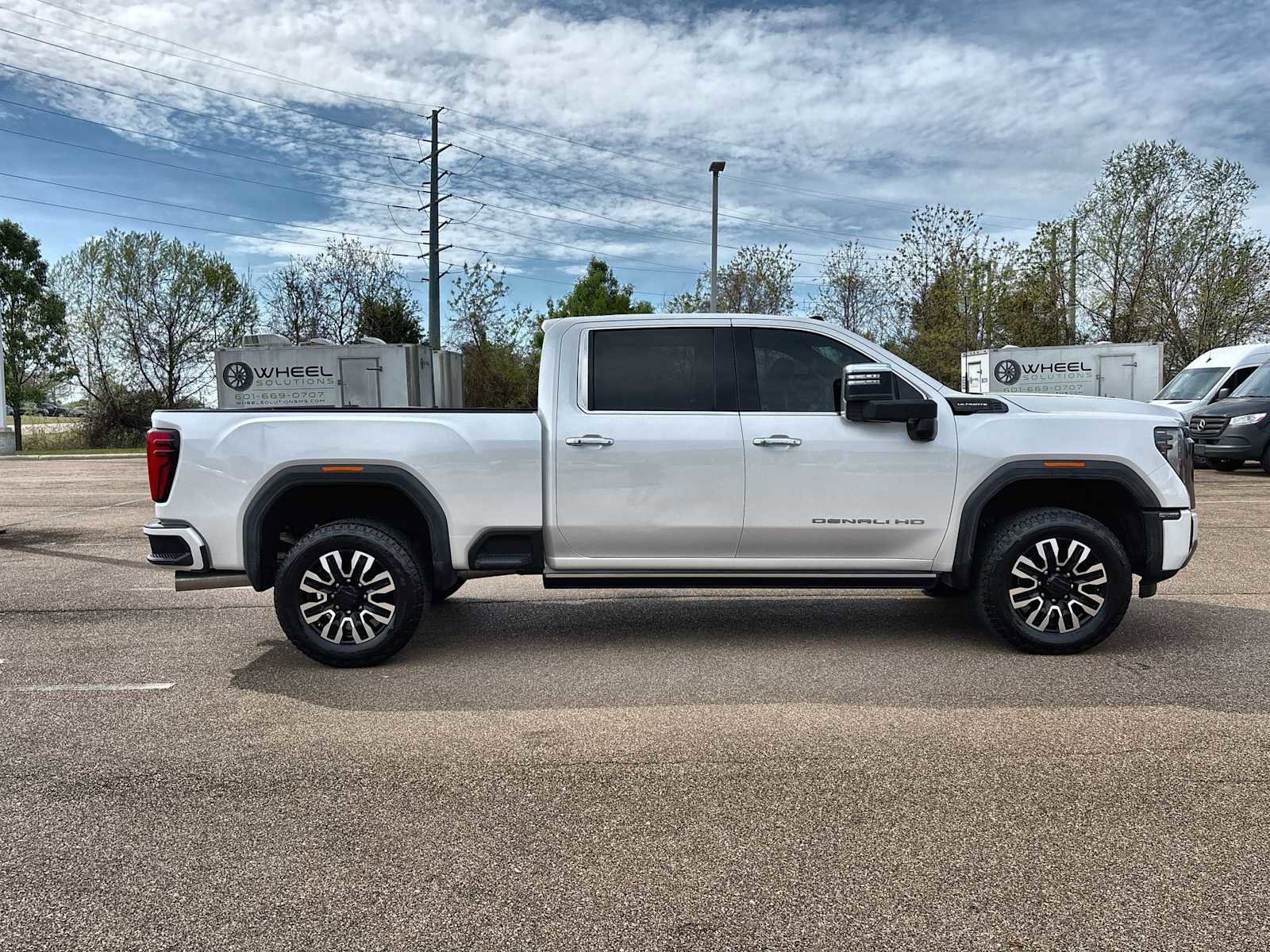 Used 2024 GMC Sierra 3500 Denali Ultimate image 10