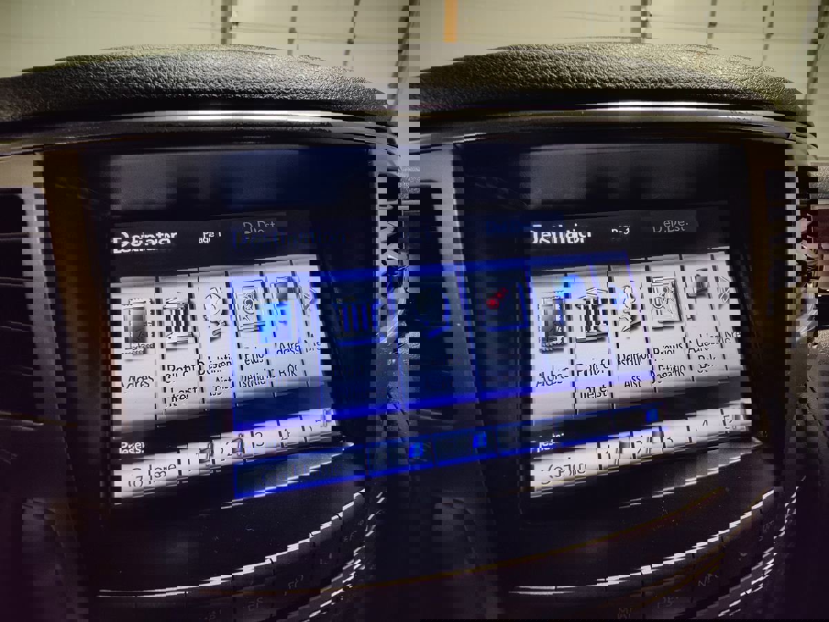 Used 2015 Lexus LX 570 4WD w/ Luxury Package image 44