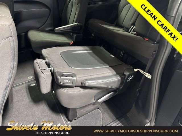 Used 2024 Chrysler Pacifica Touring image 27