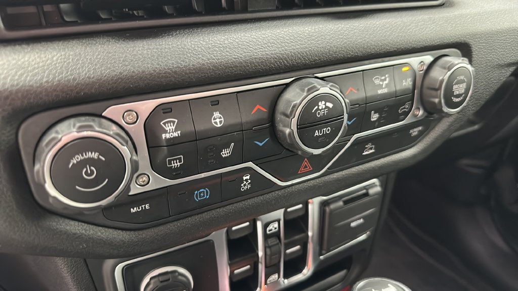 Used 2024 Jeep Wrangler Unlimited AWD/4WD image 19
