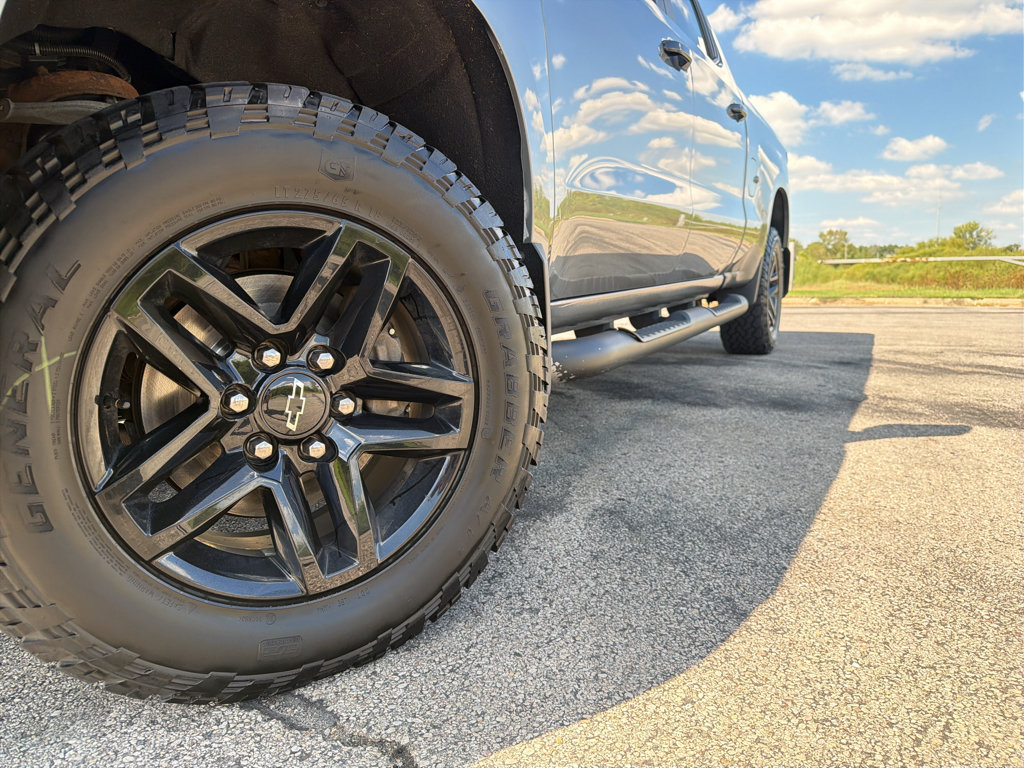 Used 2019 Chevrolet Silverado 1500 LT Trail Boss AWD/4WD image 9