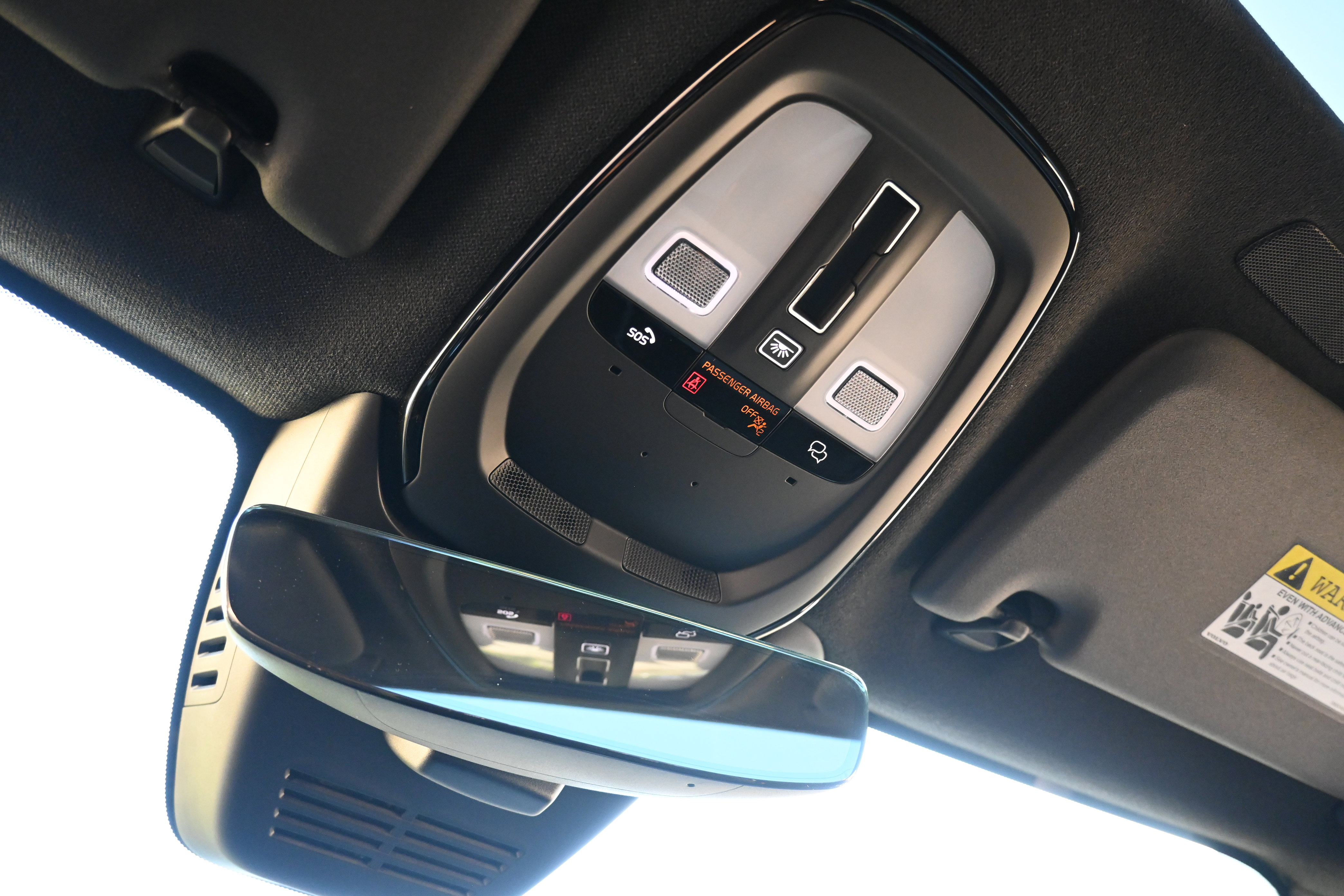Used 2025 Volvo XC40 B5 Core image 30
