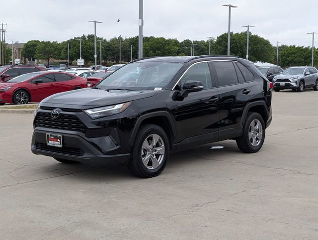 Used 2025 Toyota RAV4 XLE FWD image 9