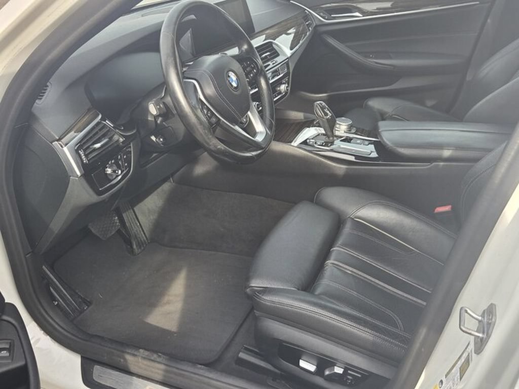 Used 2020 BMW 530i xDrive w/ Convenience Package AWD/4WD image 9