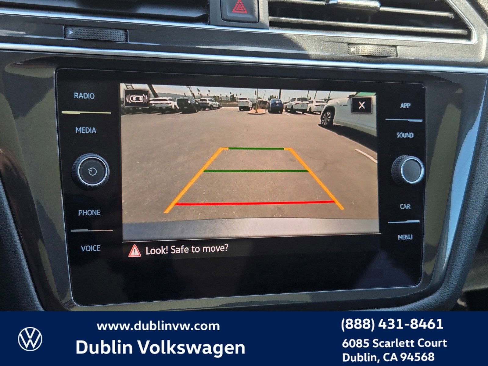 Used 2023 Volkswagen Tiguan SE w/ Panoramic Sunroof Package FWD image 16