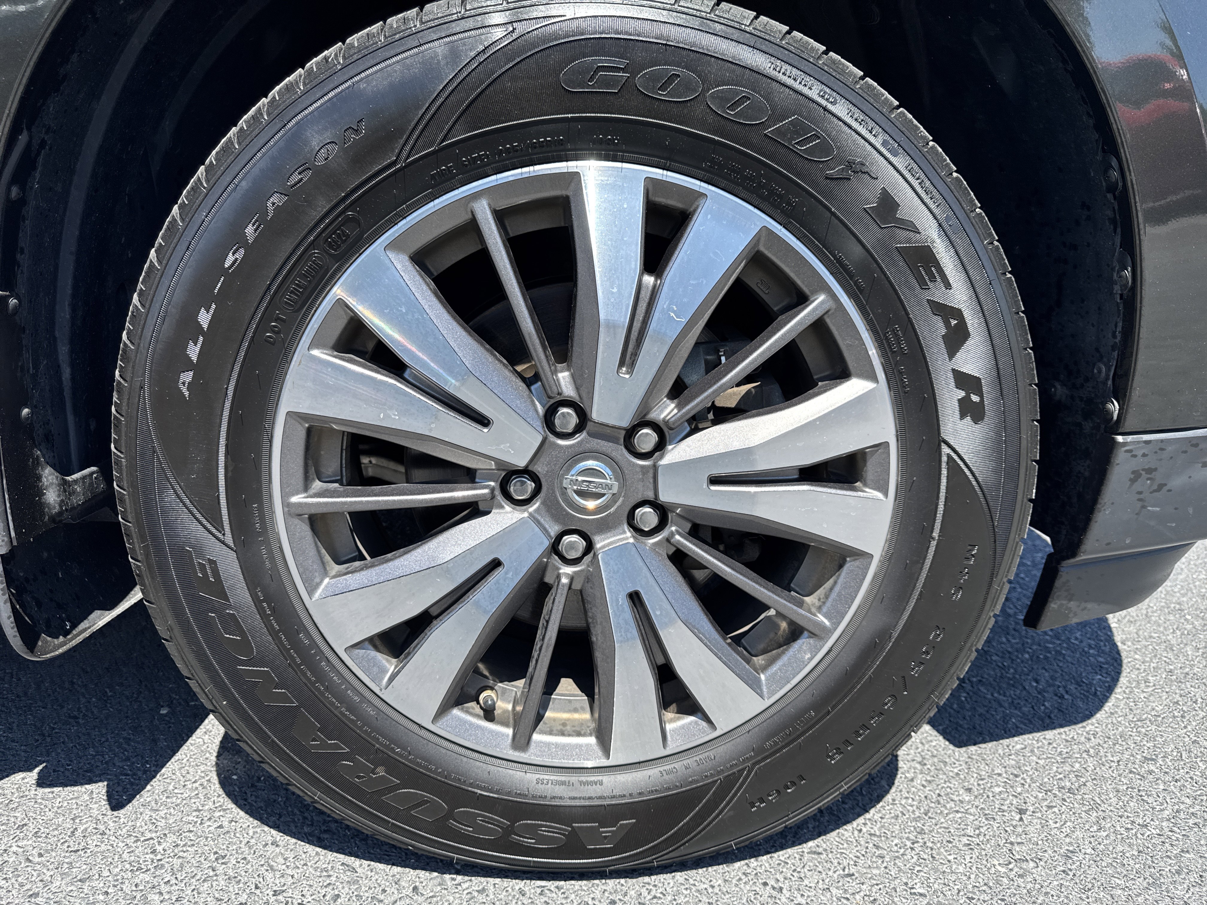 Used 2017 Nissan Pathfinder SV AWD/4WD image 32