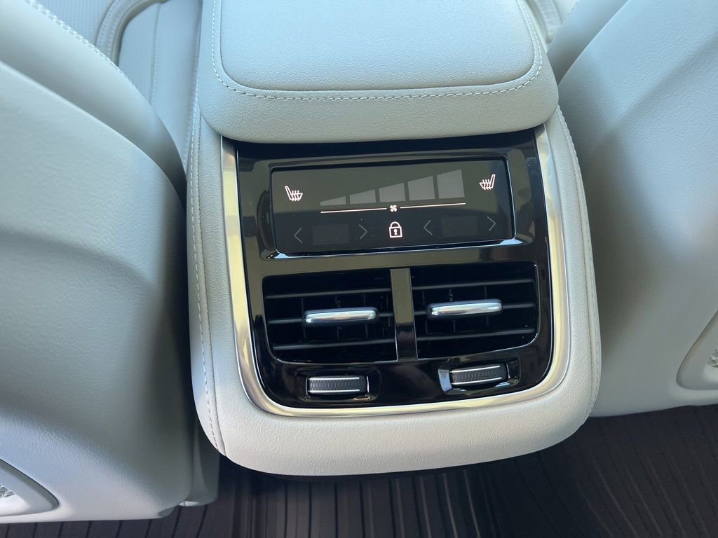 New 2026 Volvo XC90 B6 Ultra w/ Protection Package image 31