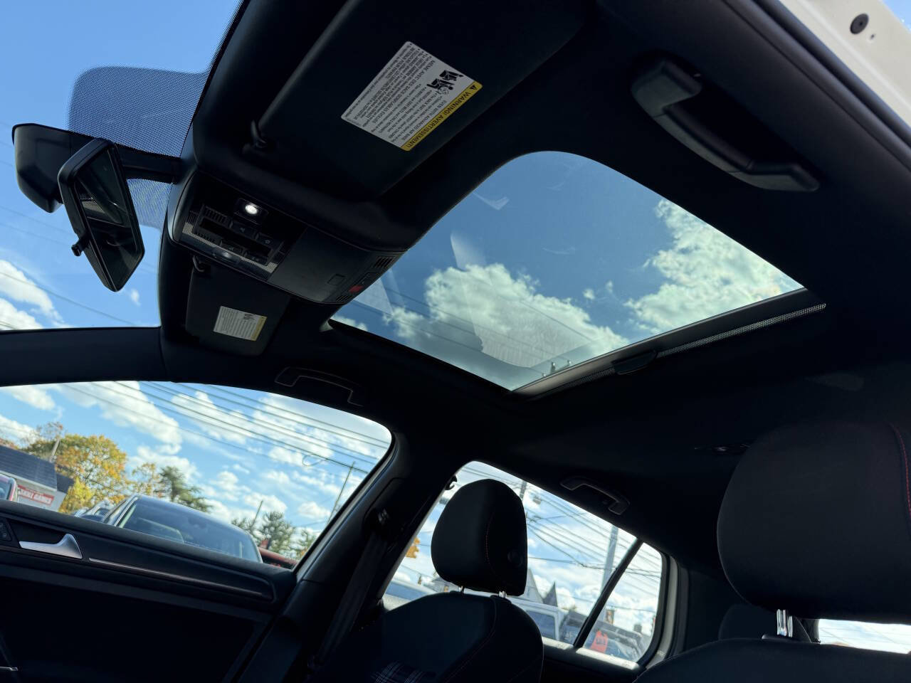 Used 2018 Volkswagen GTI SE image 18