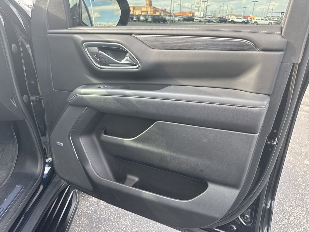 Used 2023 GMC Yukon SLT w/ SLT Luxury Package image 42