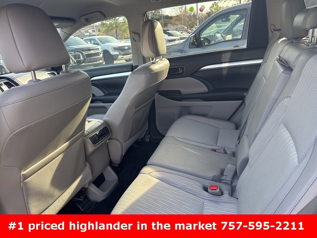 Used 2016 Toyota Highlander LE image 11