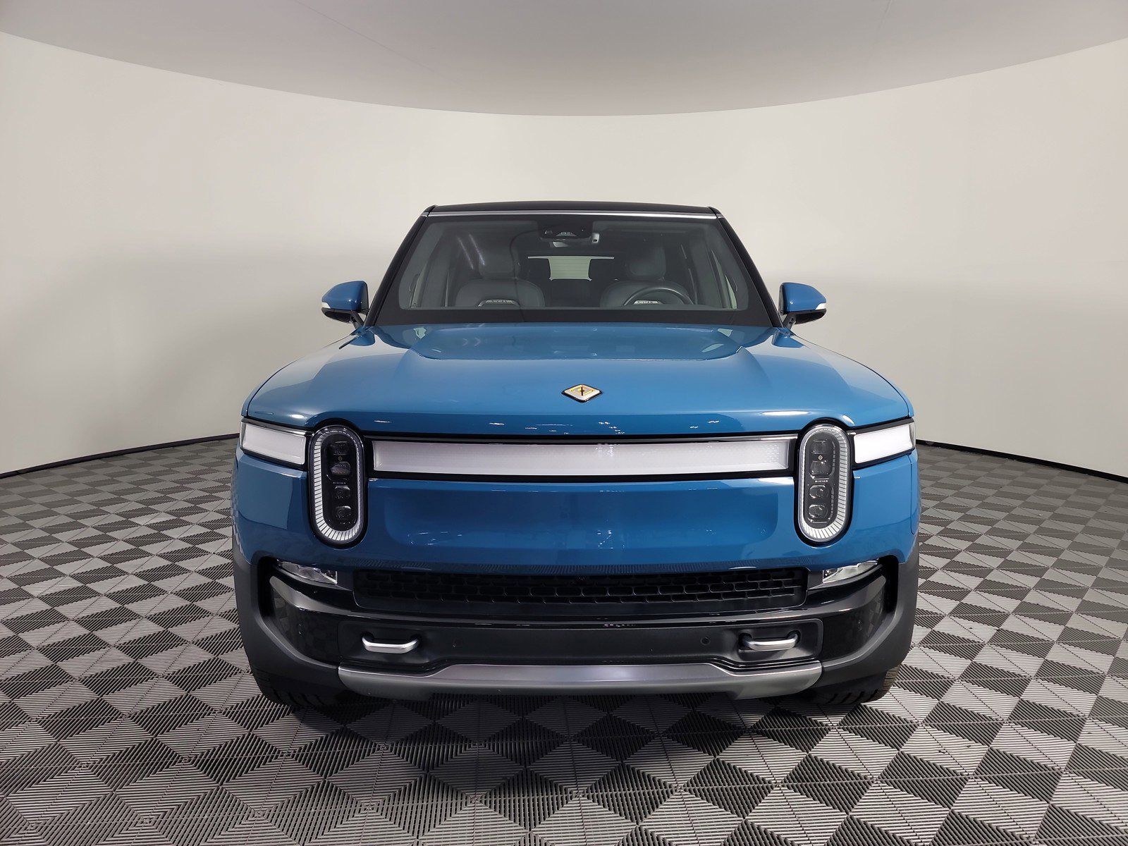Used 2023 Rivian R1S Adventure image 8