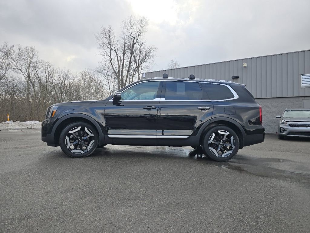 Used 2023 Kia Telluride S image 13