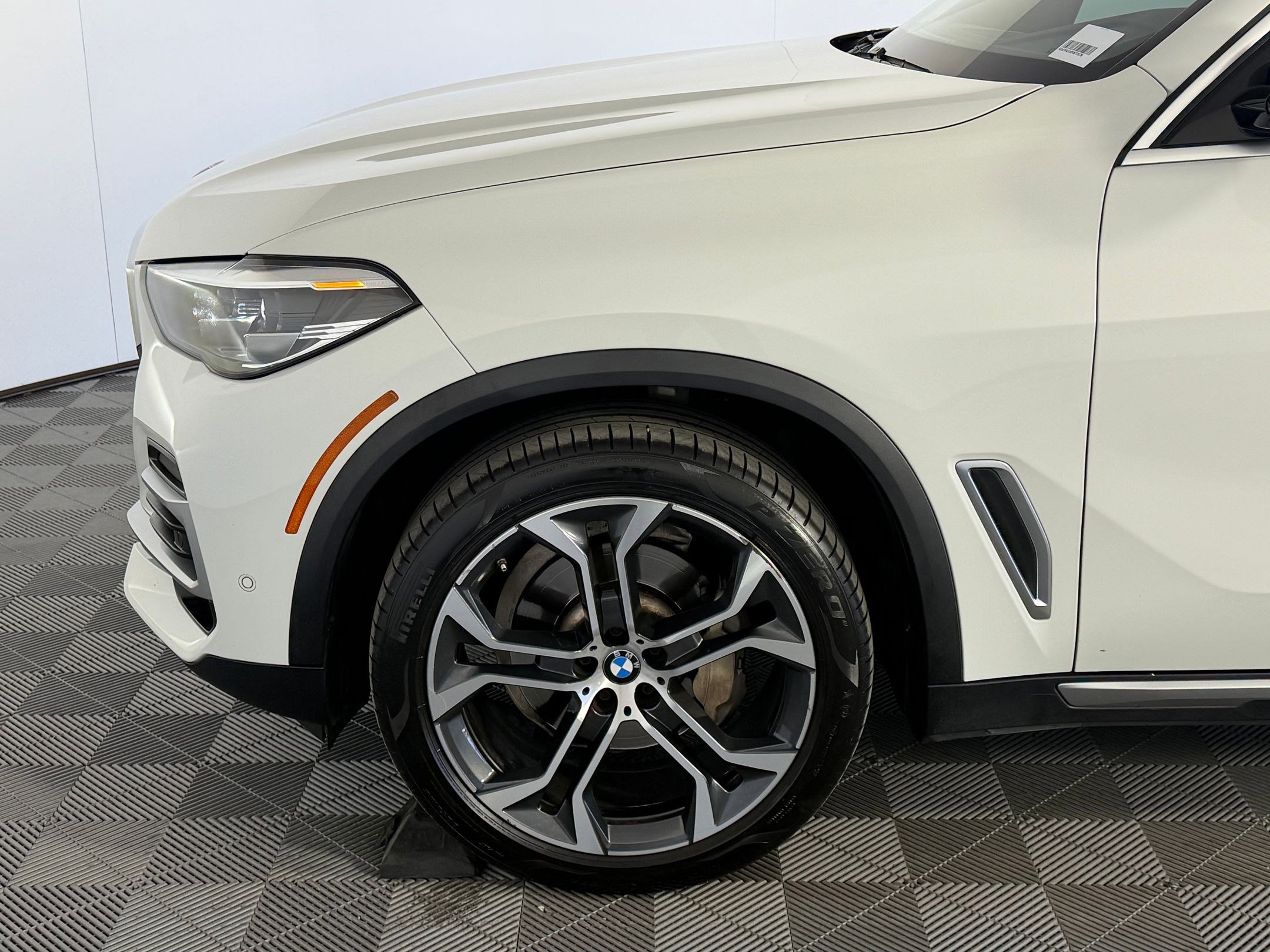 Used 2023 BMW X5 sDrive40i w/ Parking Assistance Package image 11