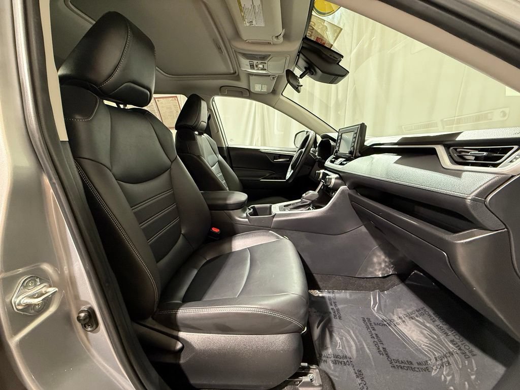 Used 2022 Toyota RAV4 XLE Premium AWD/4WD image 23