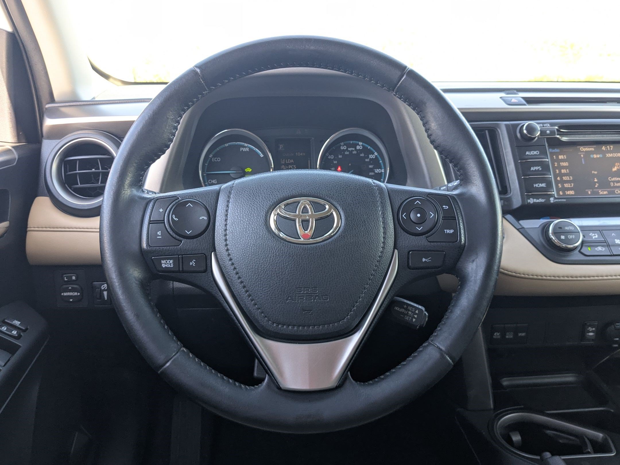 Used 2018 Toyota RAV4 XLE AWD/4WD image 18