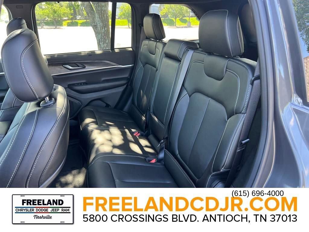 New 2025 Jeep Grand Cherokee Limited w/ Luxury Tech Group II image 19