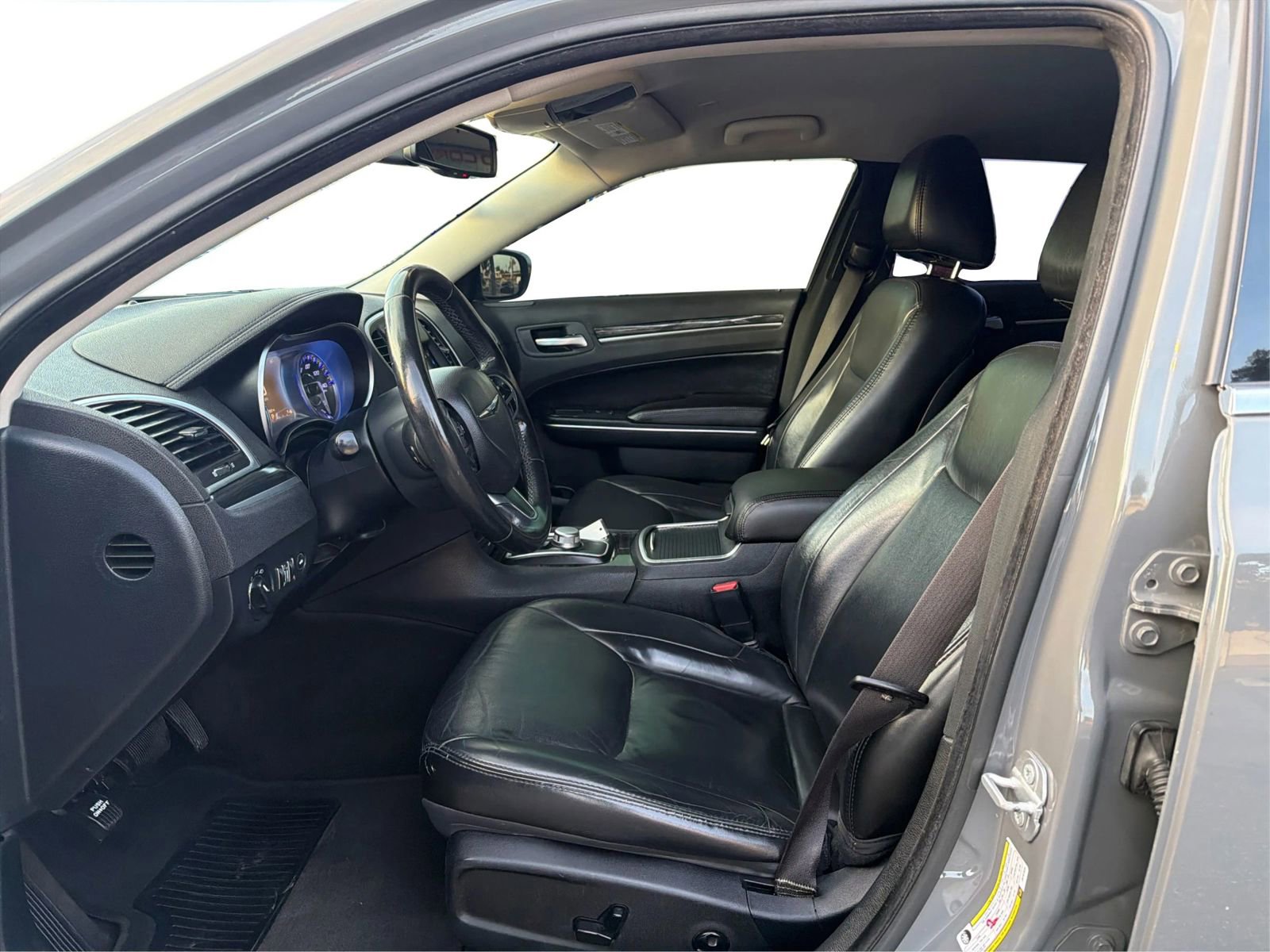 Used 2018 Chrysler 300 Touring L image 9