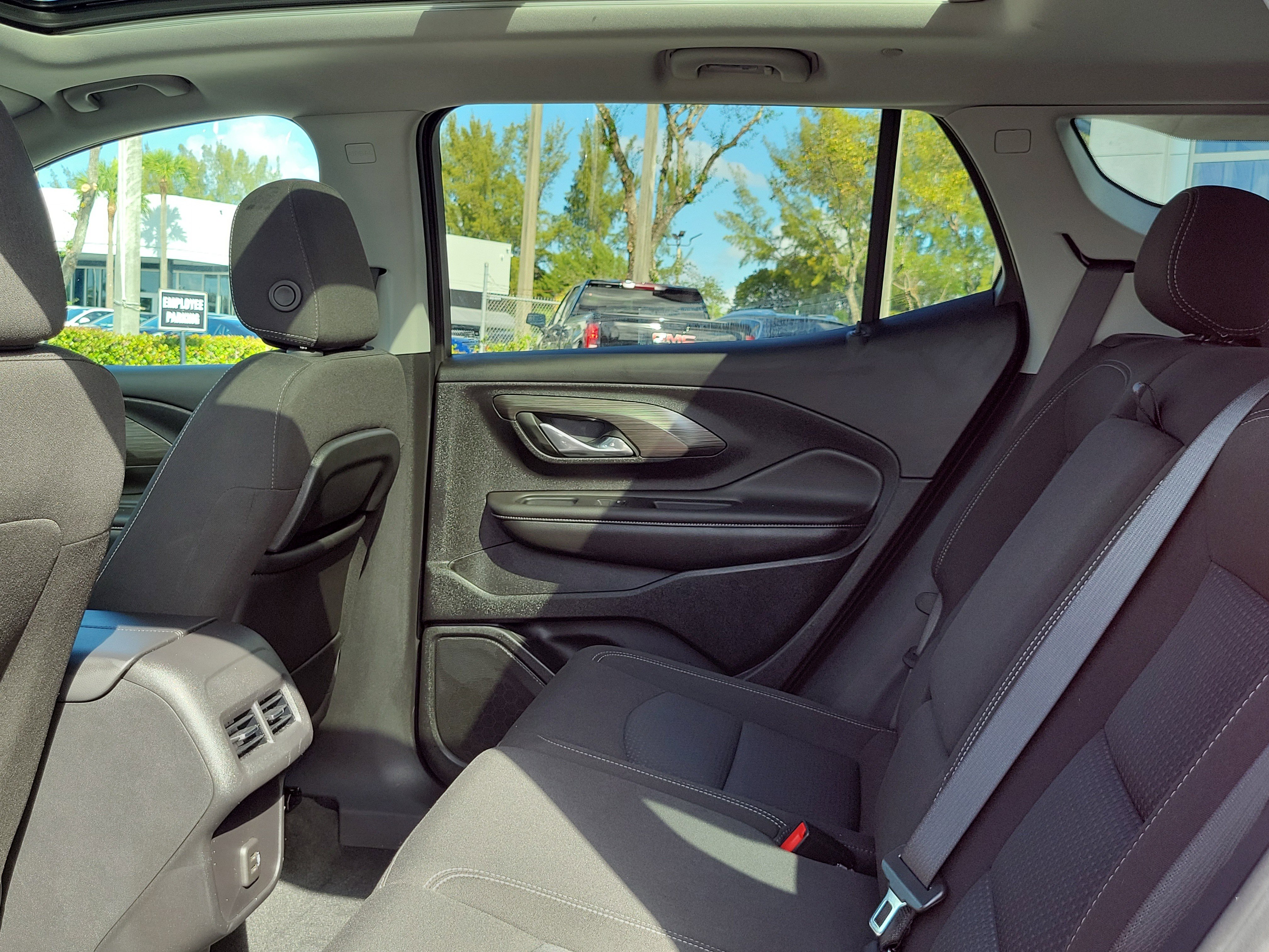 Used 2023 GMC Terrain SLE w/ Driver Convenience Package image 14