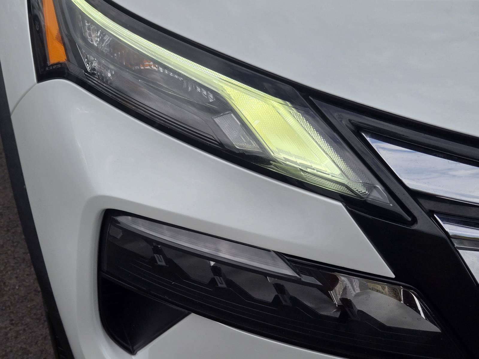 Used 2024 Nissan Rogue SV FWD image 5
