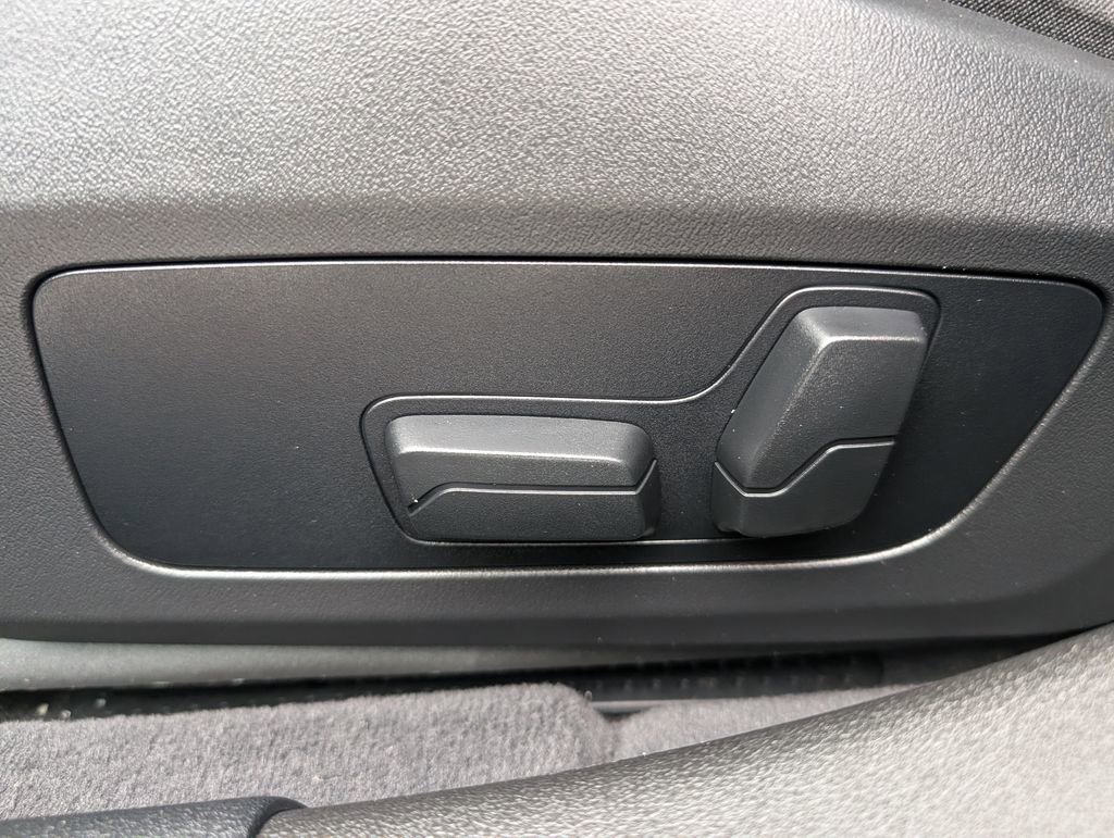 Used 2025 BMW 228i xDrive AWD/4WD image 17