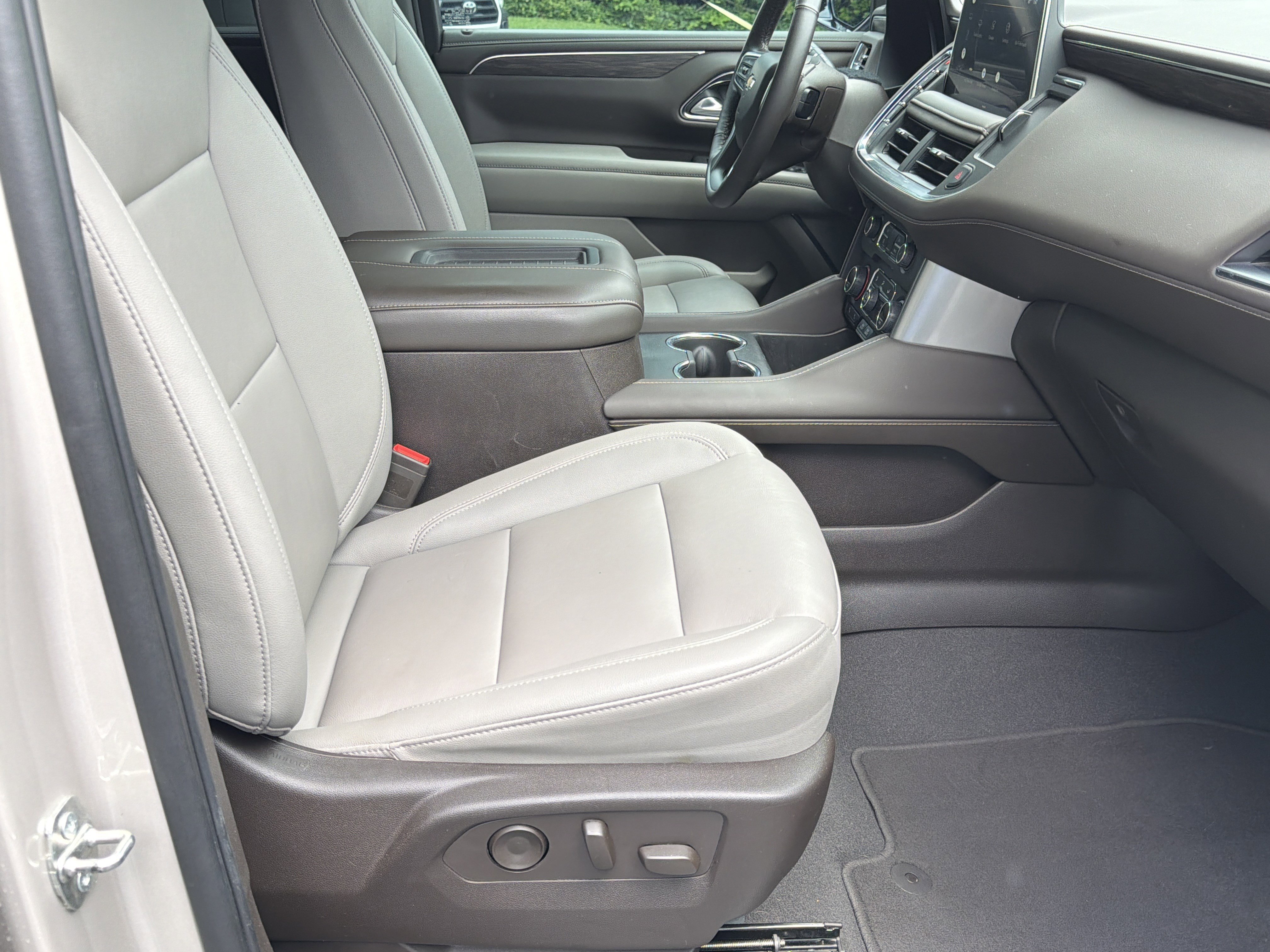Used 2022 Chevrolet Tahoe LT w/ Luxury Package RWD image 13