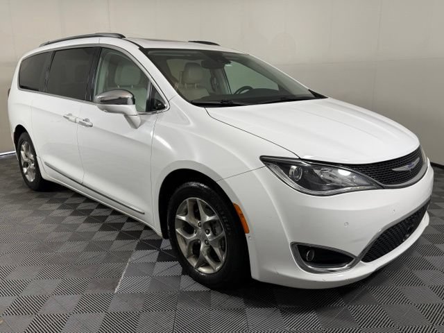 Used 2019 Chrysler Pacifica Limited w/ Advanced Safetytec Group FWD image 10