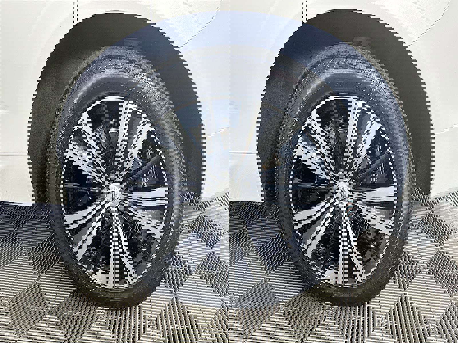 Used 2023 Volvo XC60 B5 Plus w/ Climate Package image 33