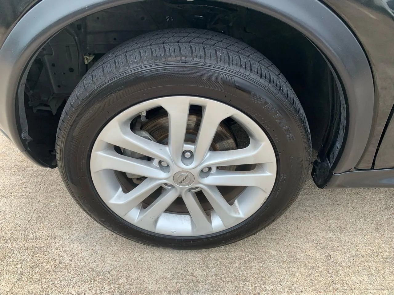 Used 2015 Nissan Juke S FWD image 21