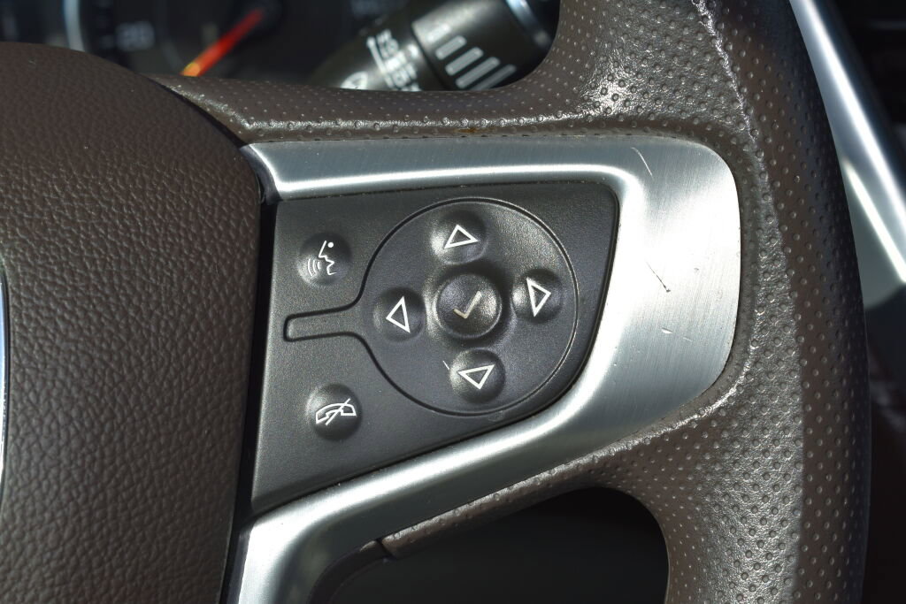 Used 2023 GMC Acadia SLE w/ Driver Convenience Package image 19