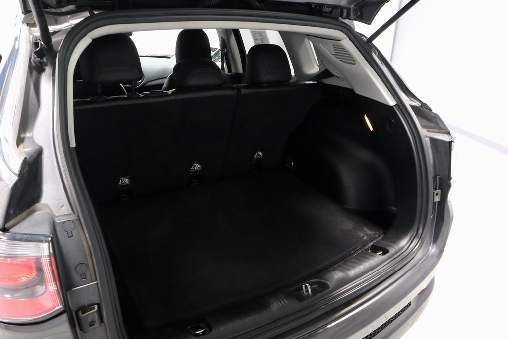 Used 2017 Jeep Compass Latitude w/ Cold Weather Group image 13