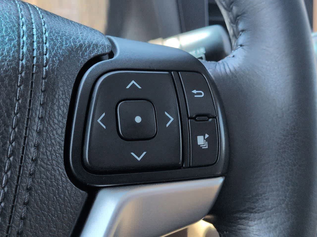 Used 2015 Toyota Sienna XLE FWD image 25
