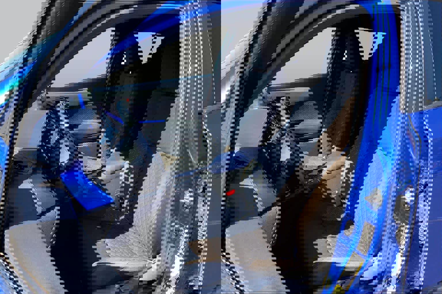 Used 2021 Toyota C-HR XLE FWD image 7