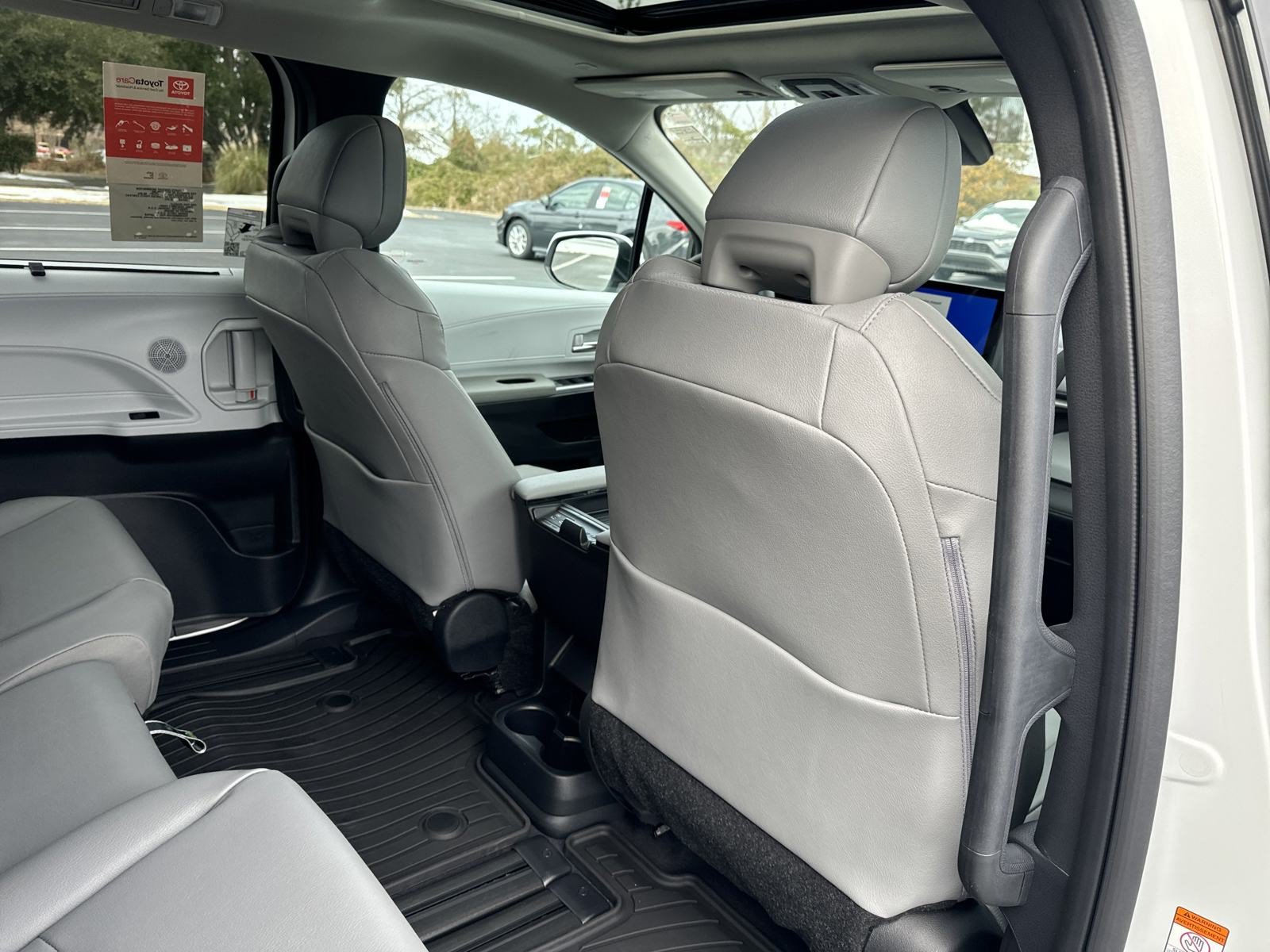 New 2025 Toyota Sienna XLE FWD image 31