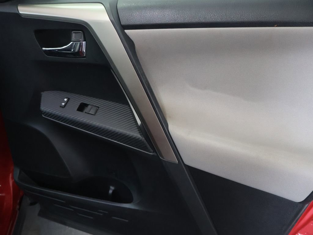 Used 2015 Toyota RAV4 XLE FWD image 12