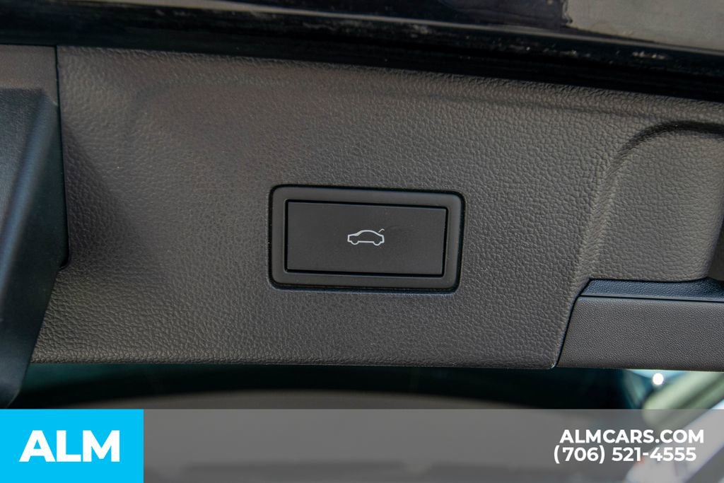 Used 2025 Volkswagen Atlas SE image 15