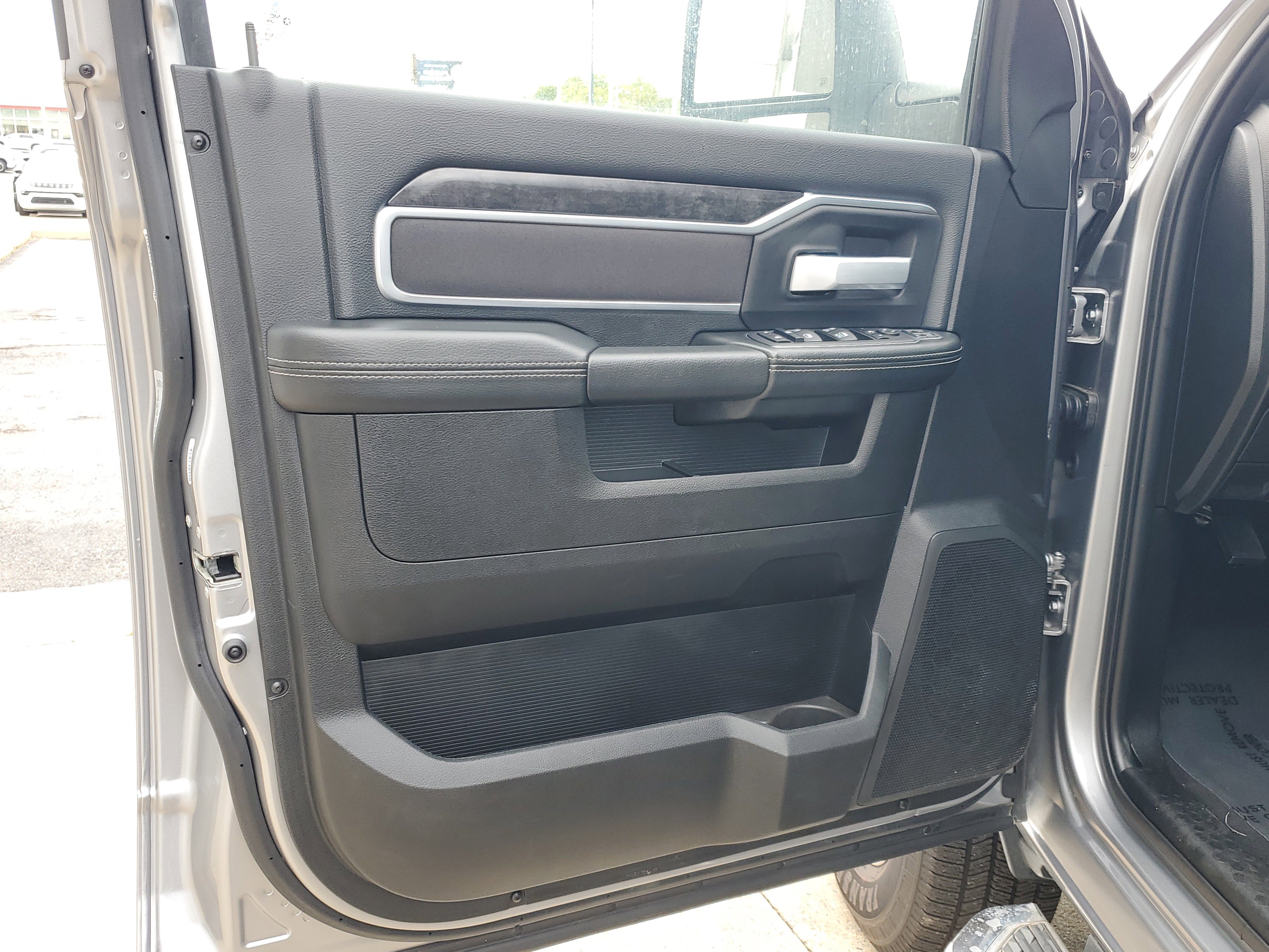 Used 2024 RAM 2500 Big Horn w/ Safety Group image 6