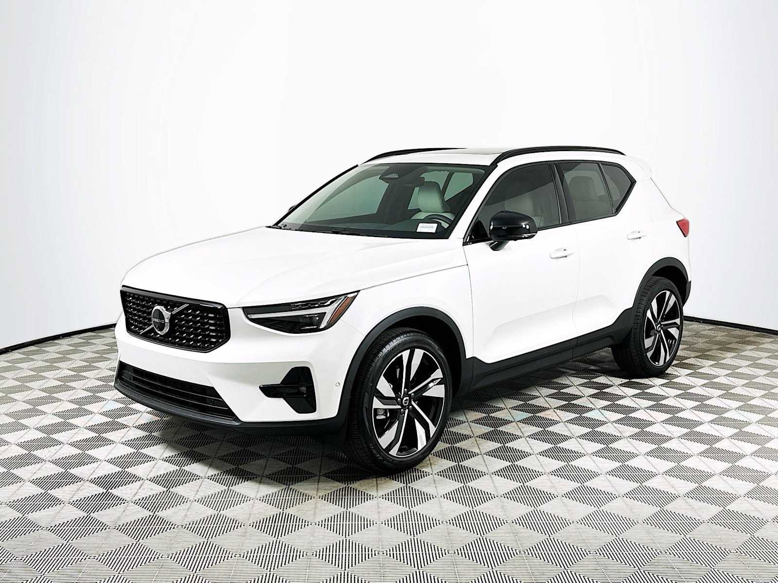 New 2026 Volvo XC40 B5 Ultra w/ Climate Package image 3